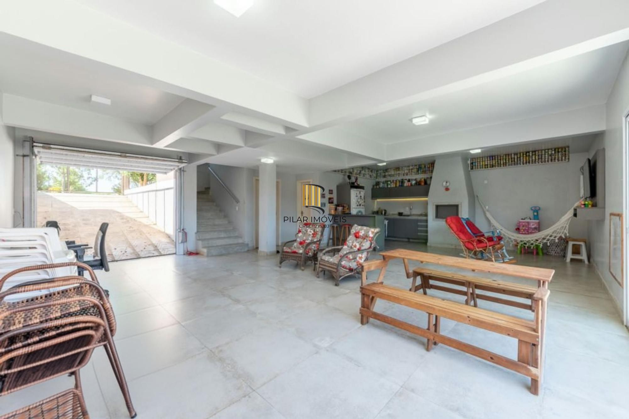 Casa em condomínio de 3 dormitórios,2 vagas e churrasqueira no bairro Agronomia