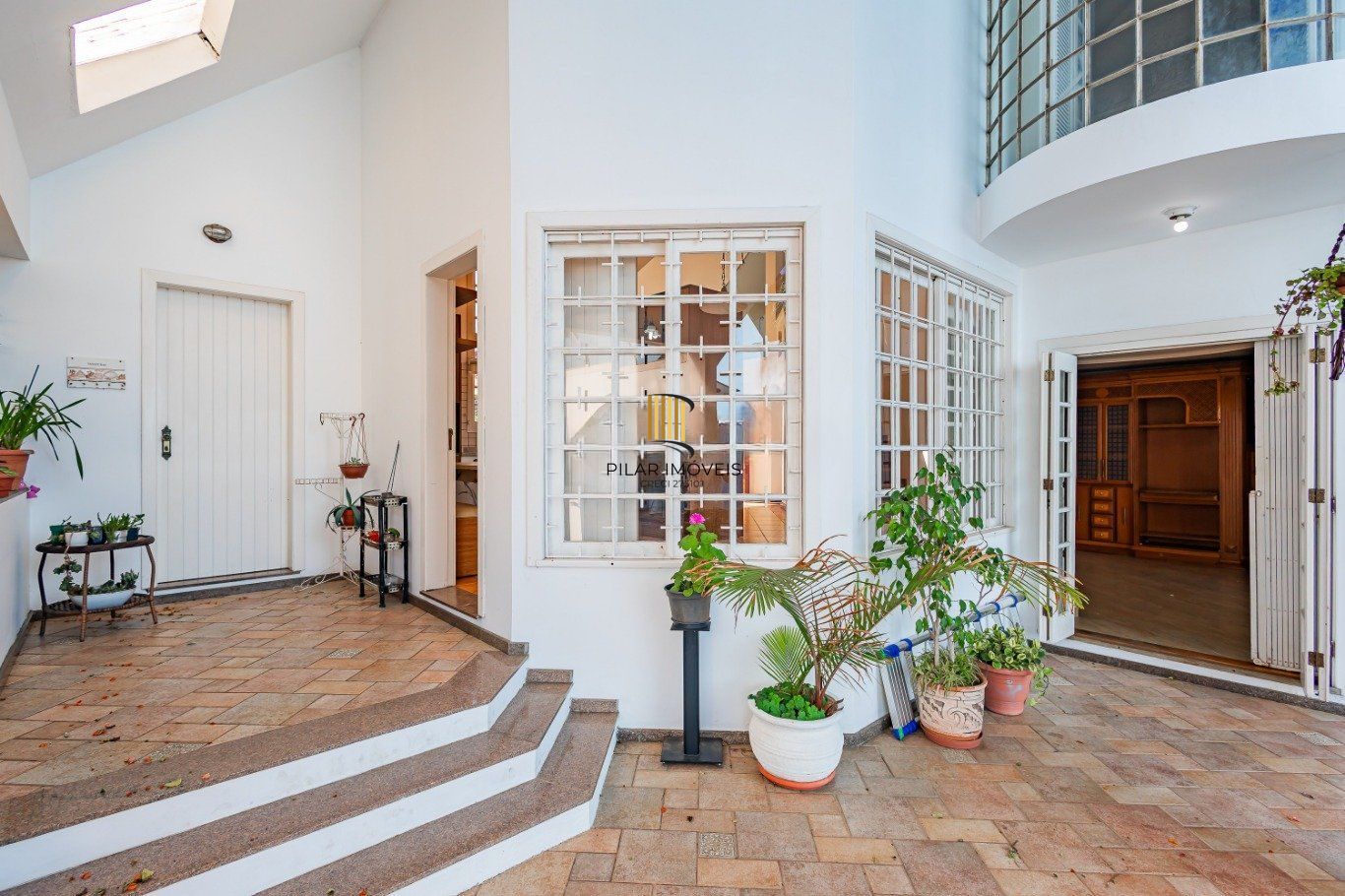 Casa com 3 dormitórios, 2 vagas de garagem no bairro Marechal Rondon em Canoas.