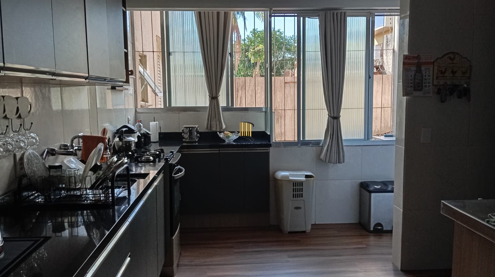 Apartamento térreo com 3 dormitórios e 2 vagas no Bairro Cristo Redentor