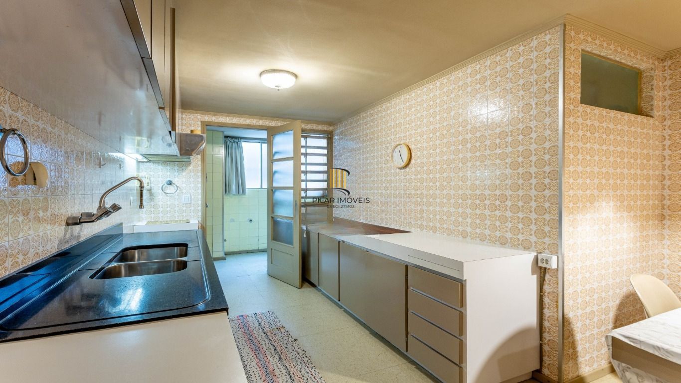 Apartamento mobiliado 3 dormitórios no bairro Petrópolis