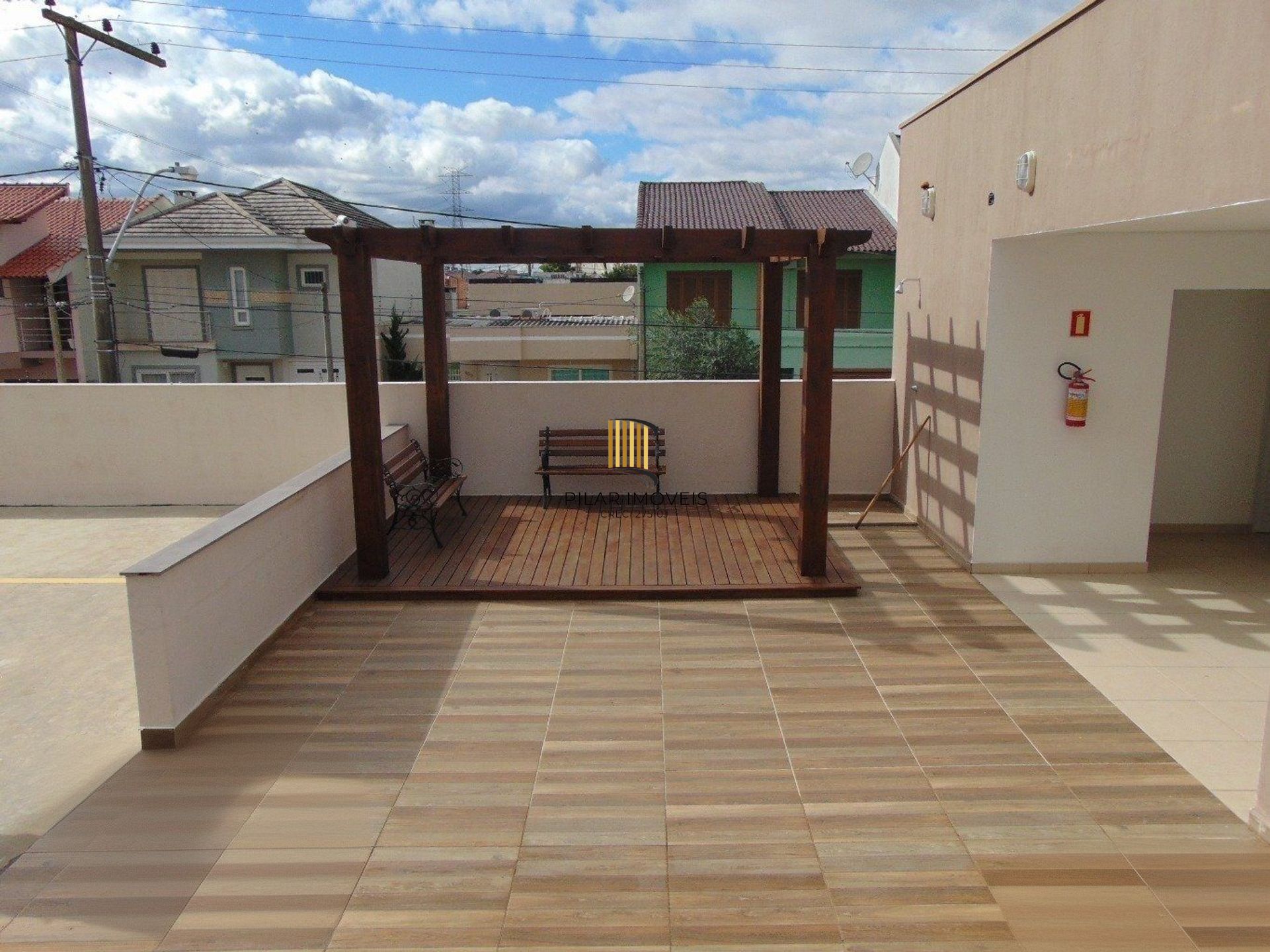 Apartamento de 2 dormitórios, elevador e 1 vaga de garagem em Canoas.