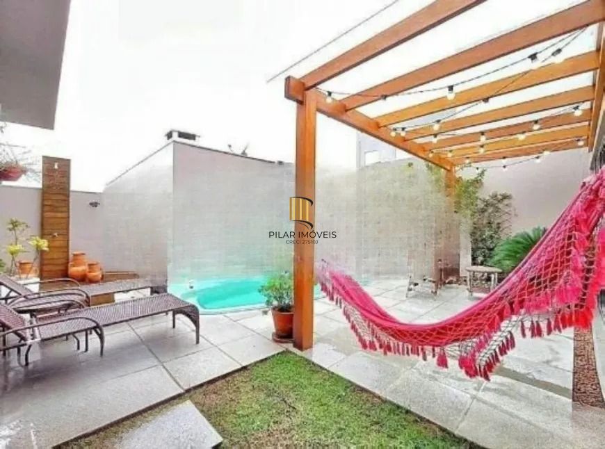 Casa 3 dormitórios no bairro Mário Quintana