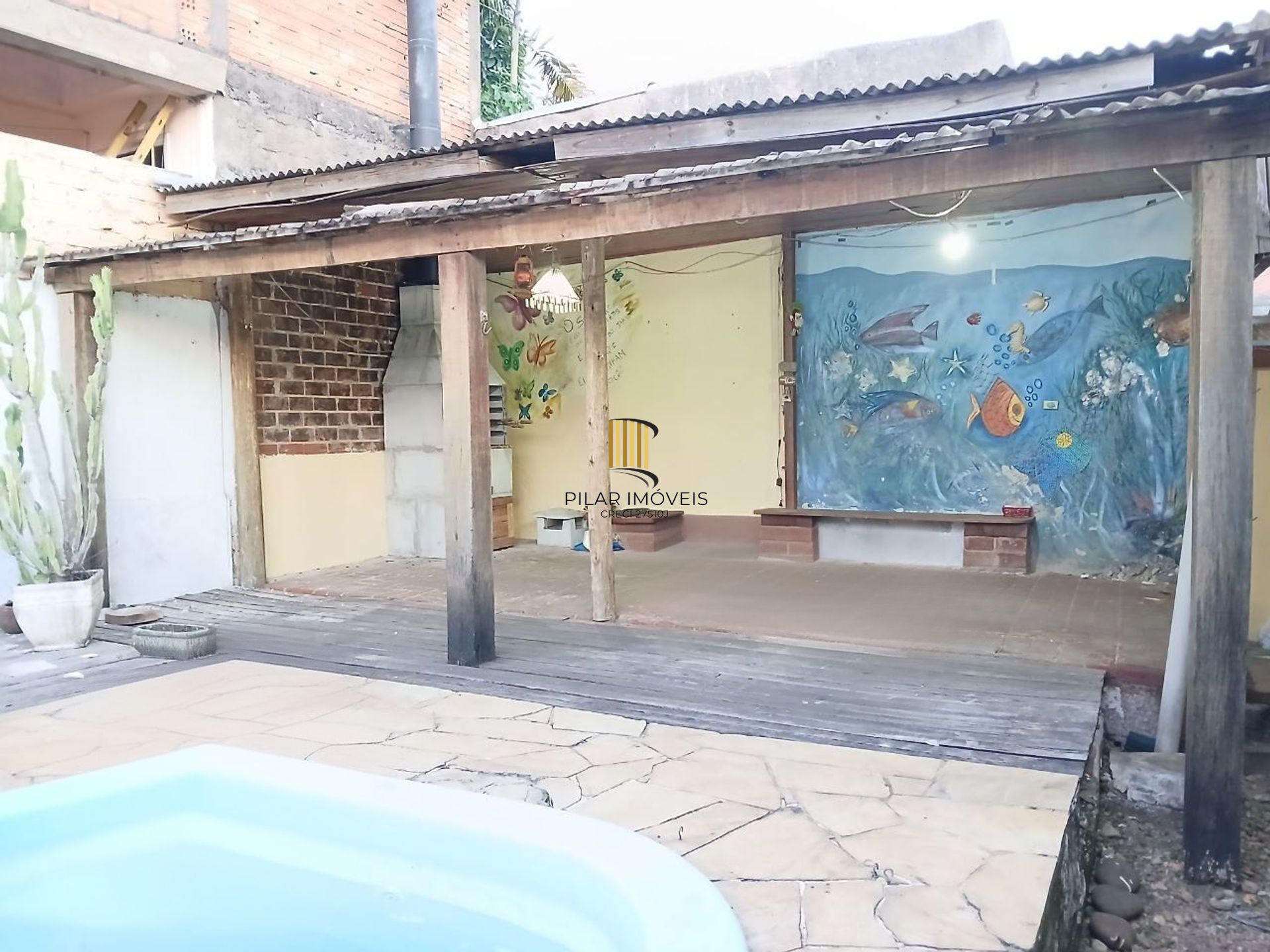 Casa de 3 dormitórios, piscina e 4 vagas de garagem em Canoas.