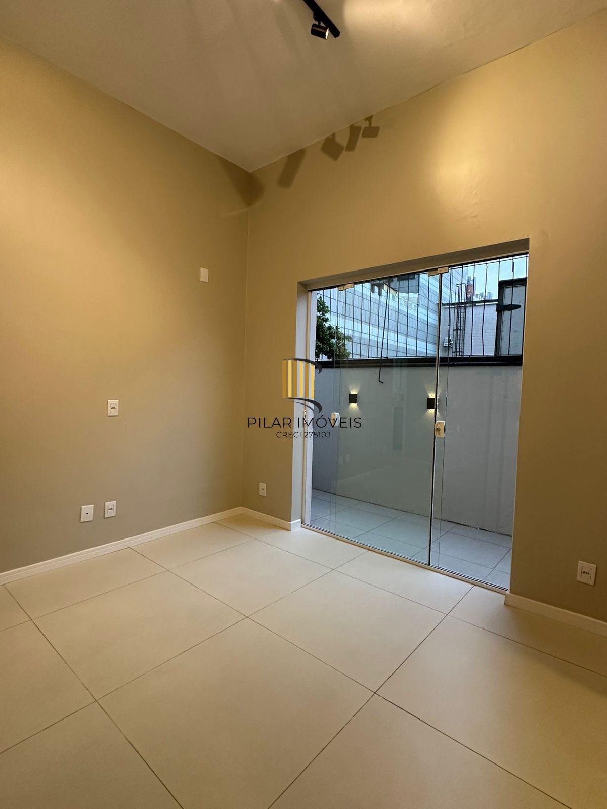 Apartamento de 2 dormitórios térreo no bairro Rio Branco