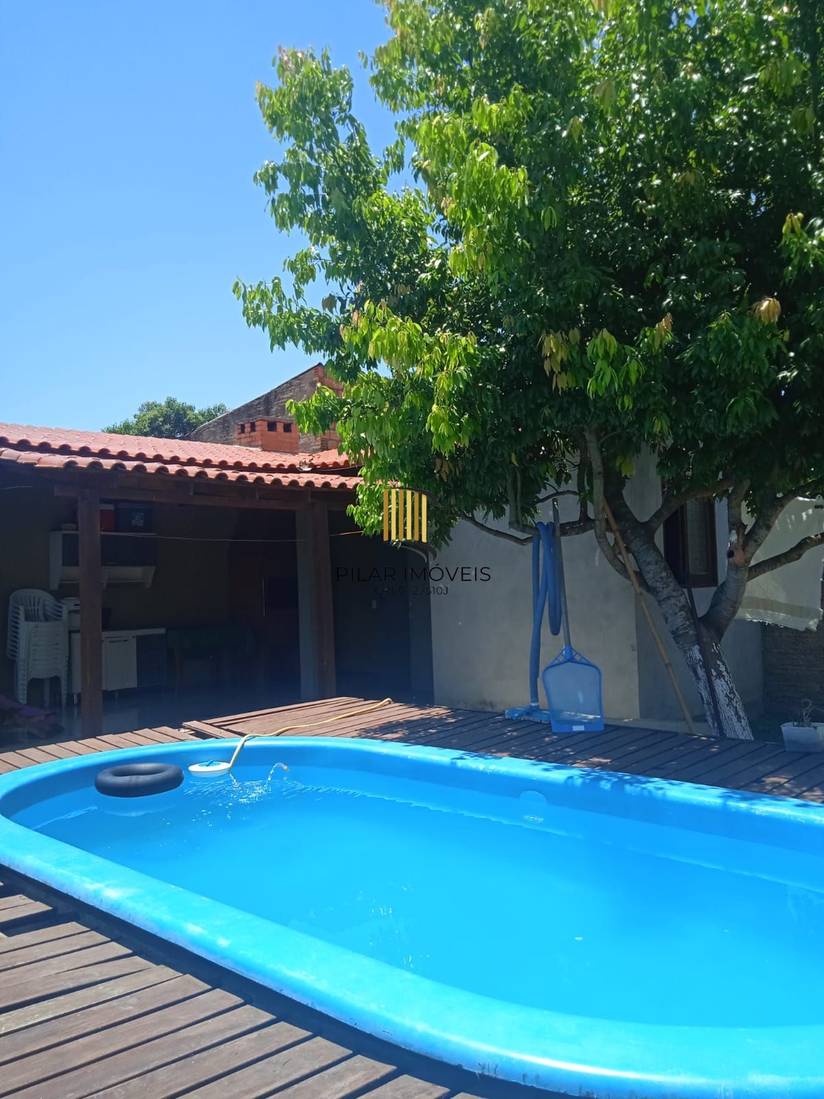 Casa com Piscina à Venda na Vila Elsa – 3 Dorms e Garagem Coberta