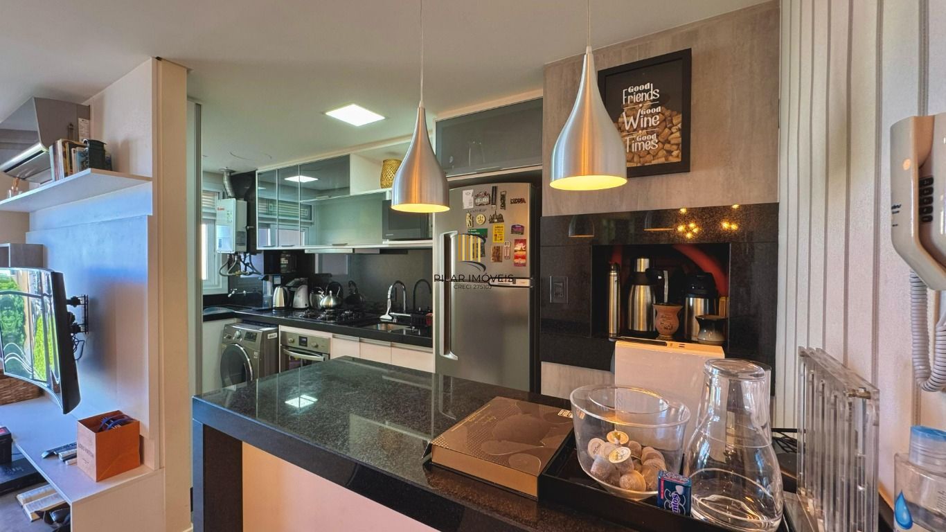 Apartamento mobiliado de 2 dormitórios no bairro Petrópolis