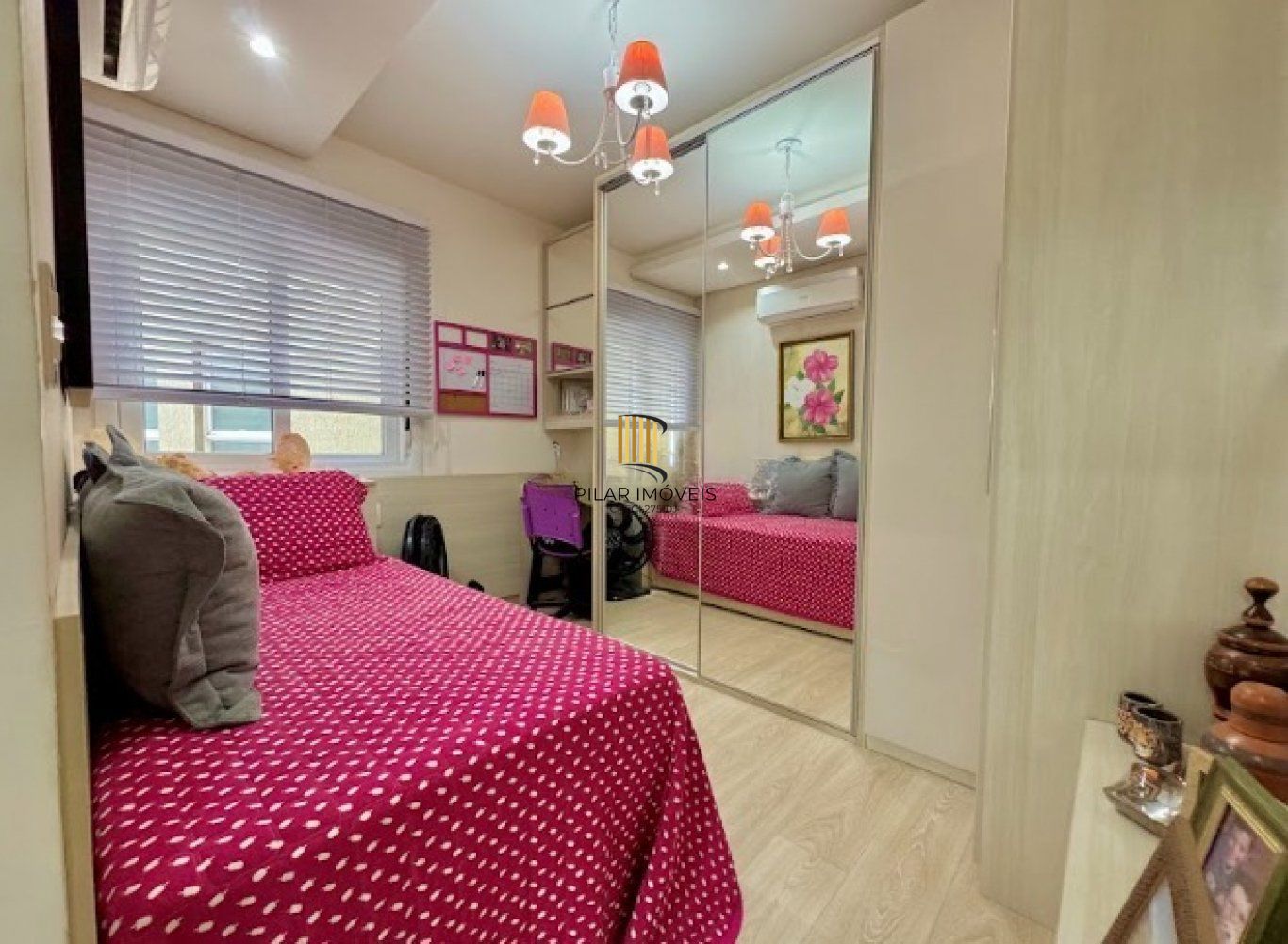 Apartamento semi mobiliado de 2 dormitórios bairro Bom Fim