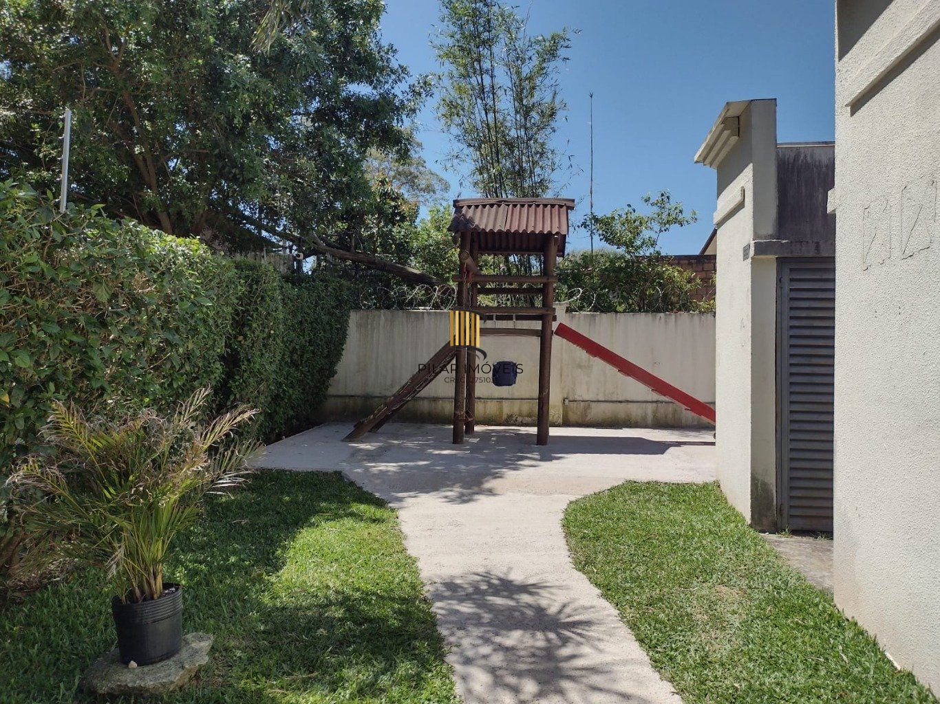 Apartamento 2 Dormitórios Térreo com Portaria 24h no Morro Santana