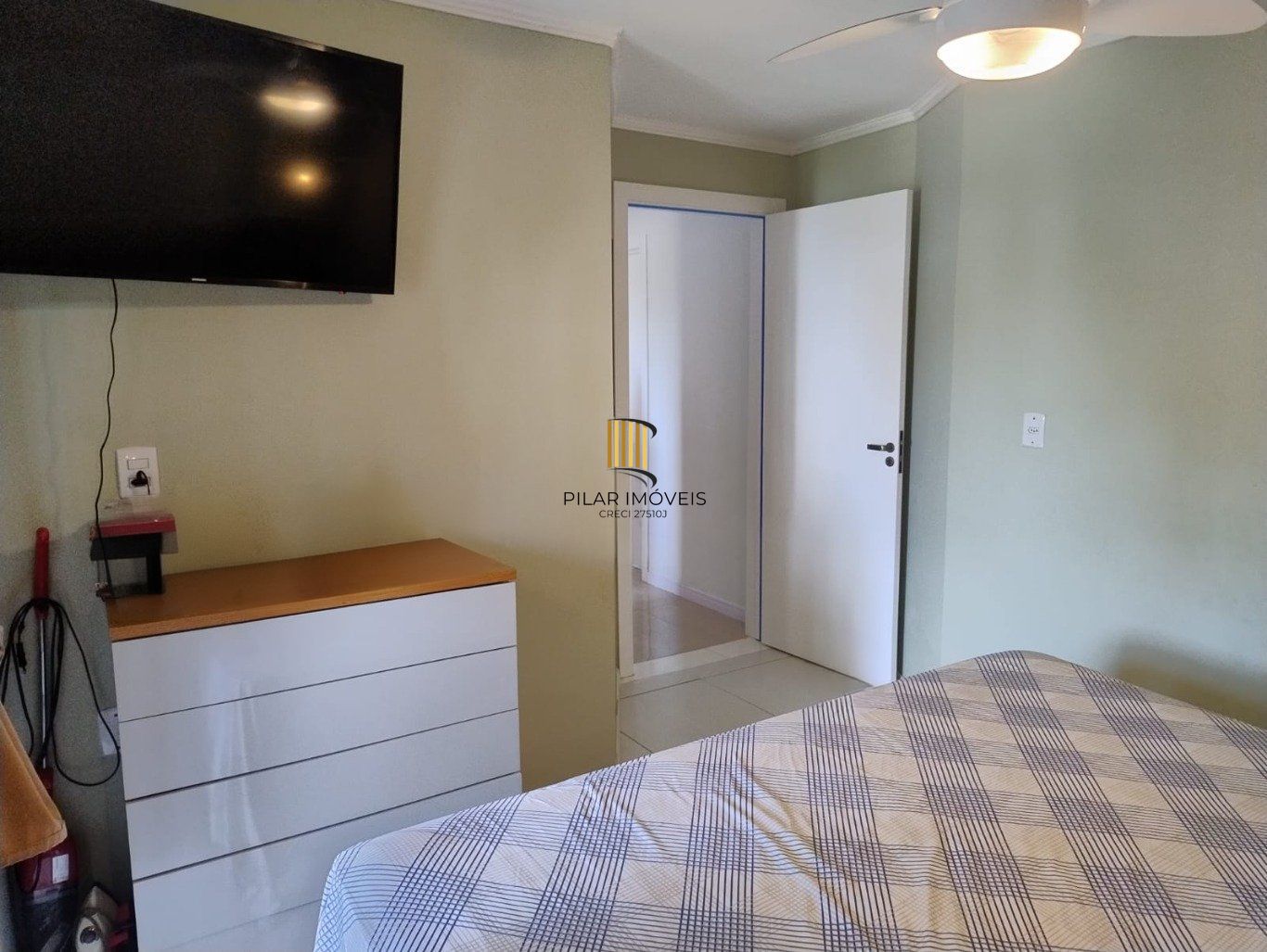 Casa com 3 dormitorios, 1 suíte e com 1 vaga de garagem coberta em Canoas.