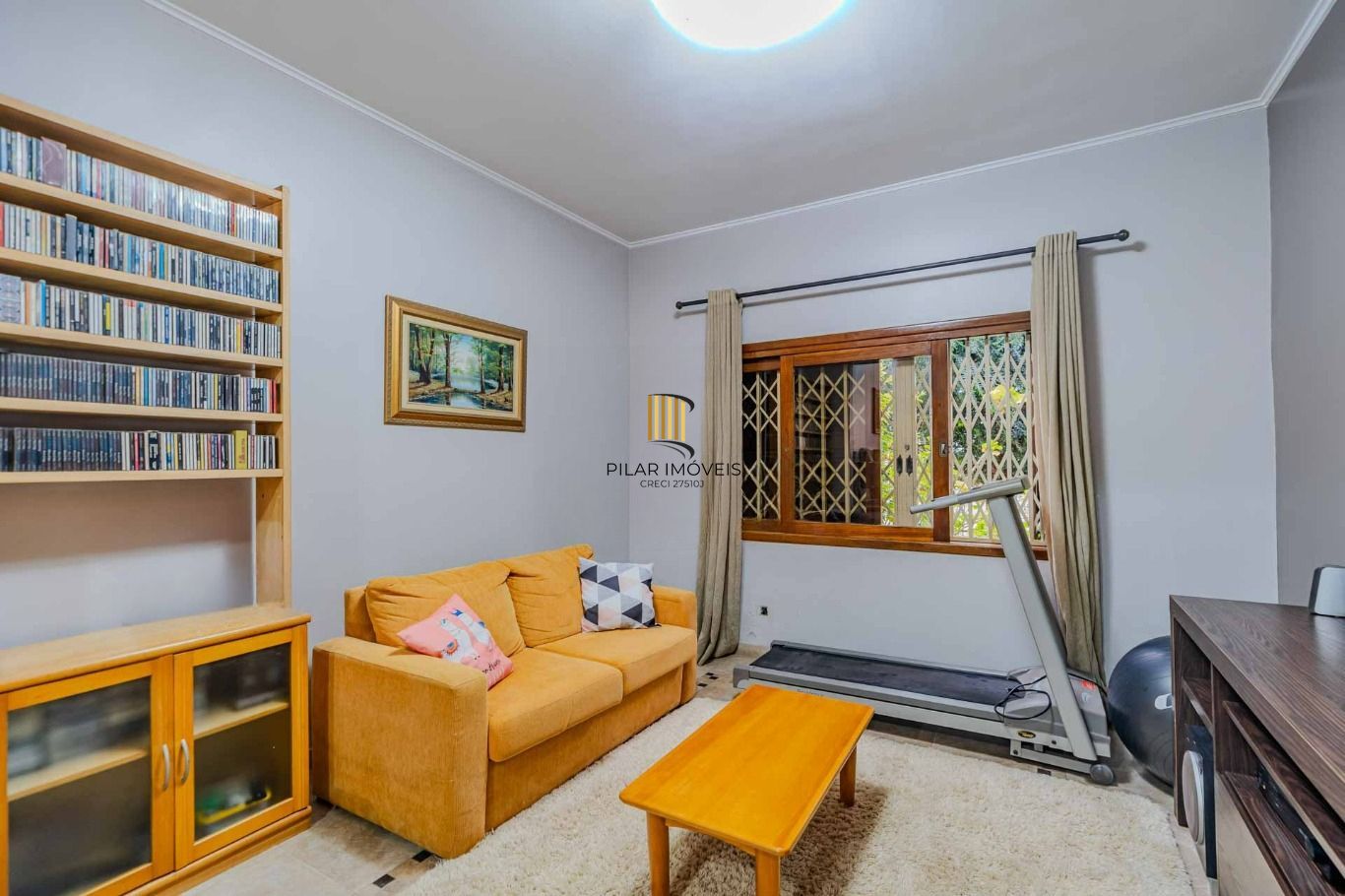 Casa com 3 quartos e 4 vagas no Bairro Vila Ipiranga