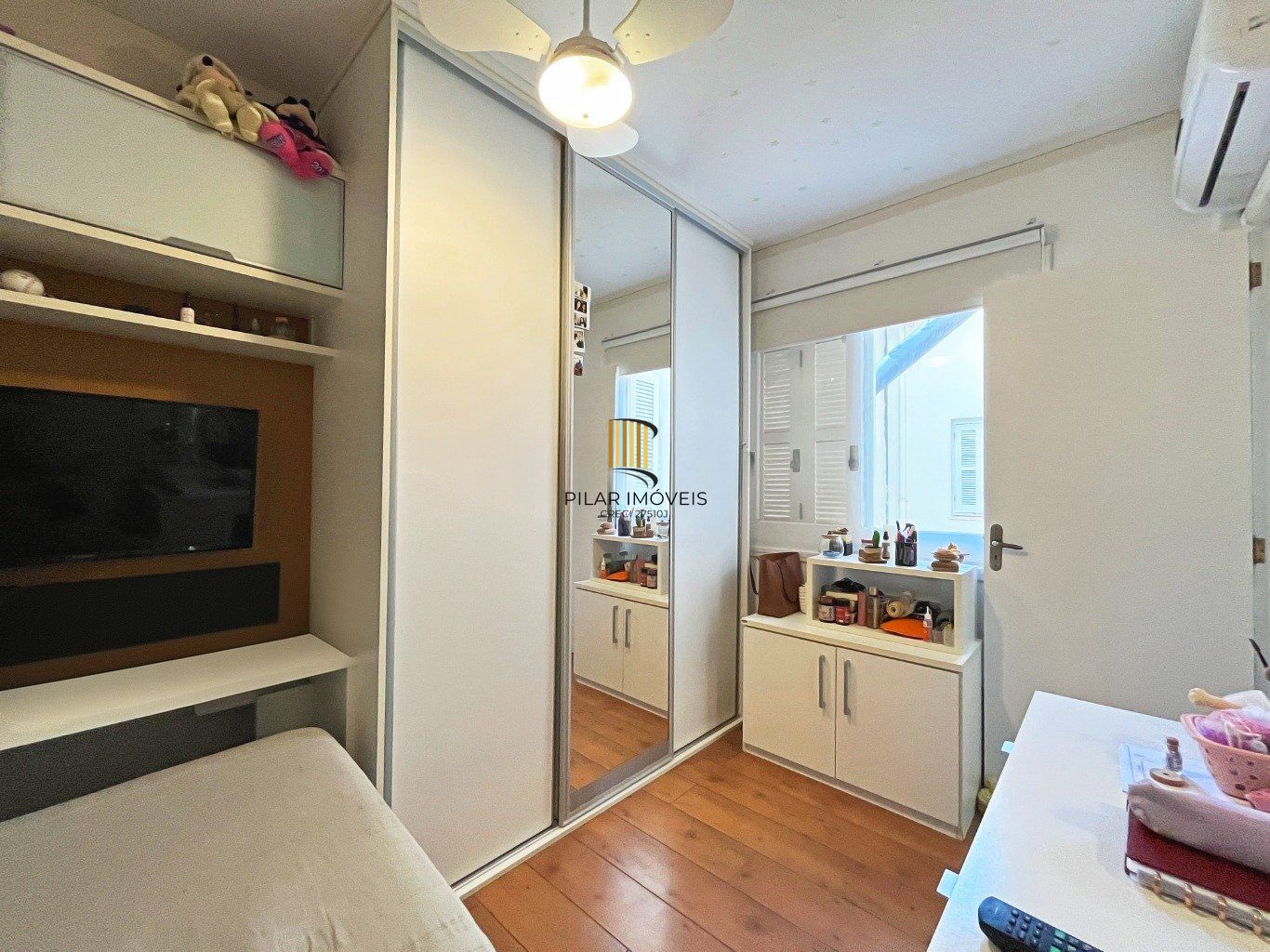 Casa com 3 quartos e 2 vagas em condomínio fechado no bairro Tristeza