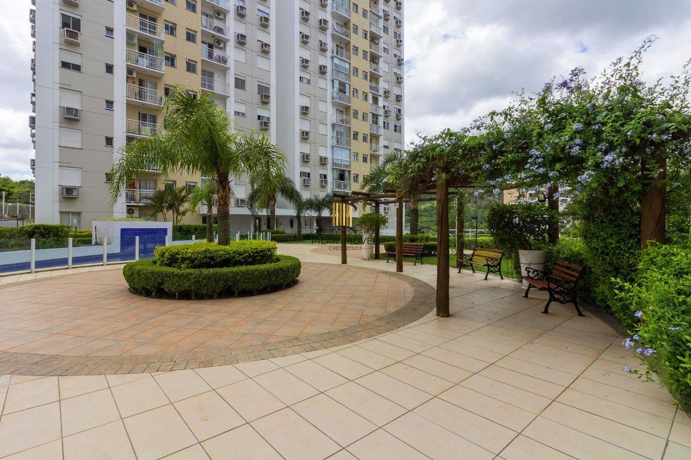 Apartamento 2 Dormitórios com Suíte, elevador e 2 Vagas no Alto Petrópolis