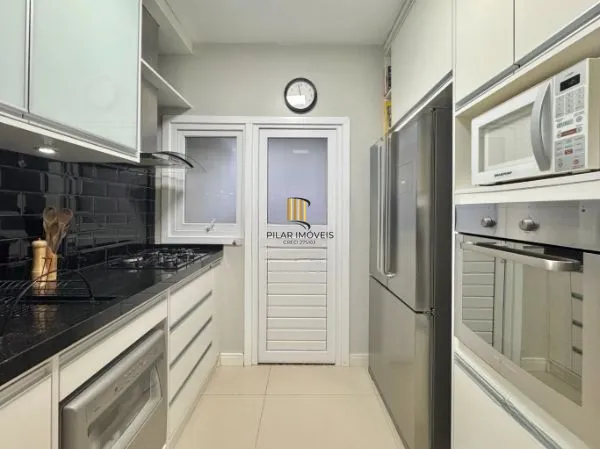 Casa em condomínio com 3 quartos e 2 vagas de garagem em Canoas.
