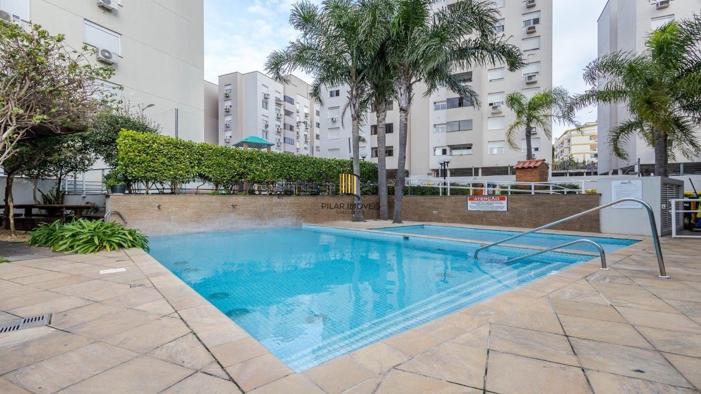 Apartamento de 2 quartos, elevador e 1 vaga de garagem em Canoas.