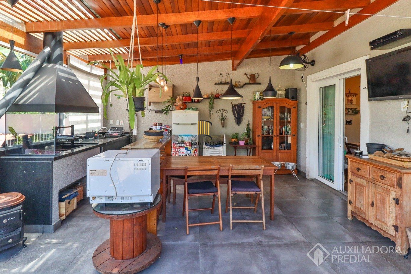 Casa em Condomínio com 3 Dormitórios e Energia Solar na Lomba do Pinheiro