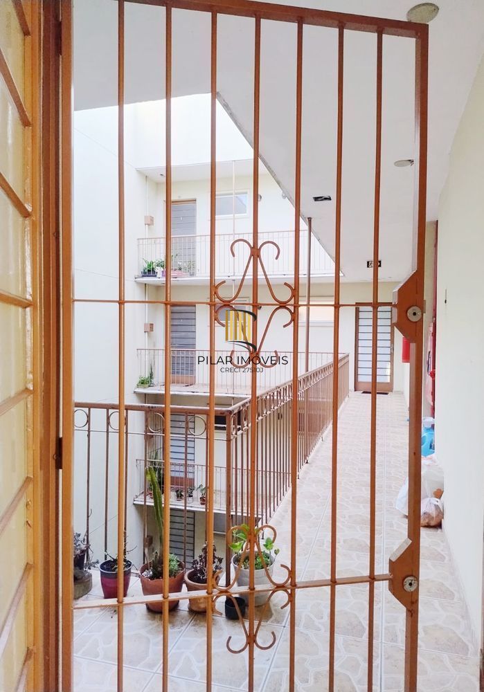 Apartamento 2 dormitórios, 1 vaga e elevador no Sarandi.