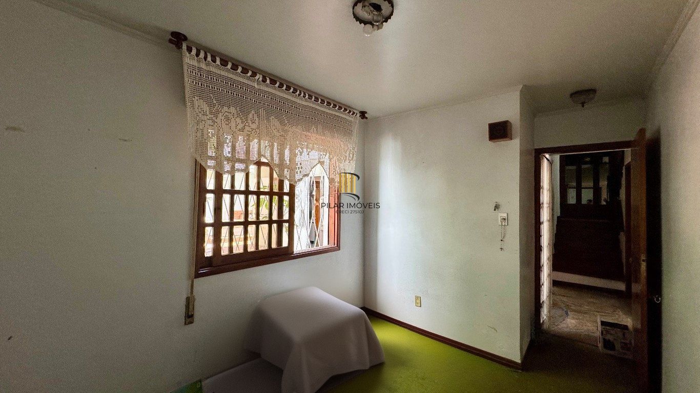 Casa com 350m², 4 quartos, 2 Suítes à venda em Azenha, Porto Alegre.