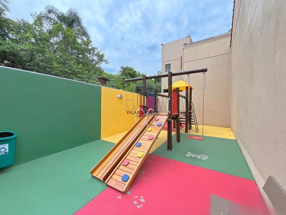 Casa com 3 quartos semi mobiliado com vaga no bairro Partenon