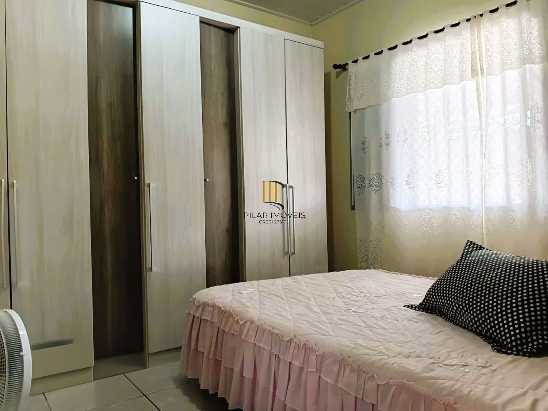 Casa de 3 dormitórios e 2 vagas de garagem em Canoas.