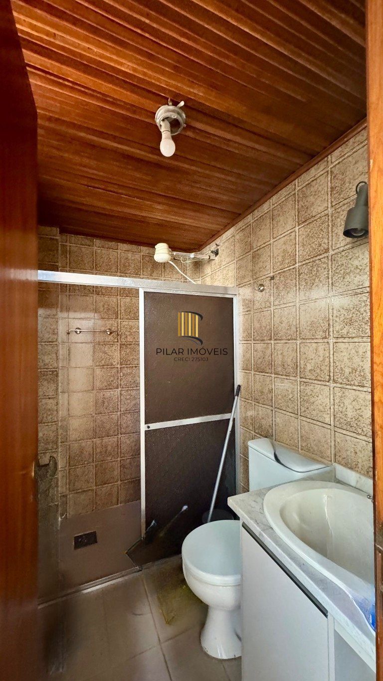 Casa com 350m², 4 quartos, 2 Suítes à venda em Azenha, Porto Alegre.