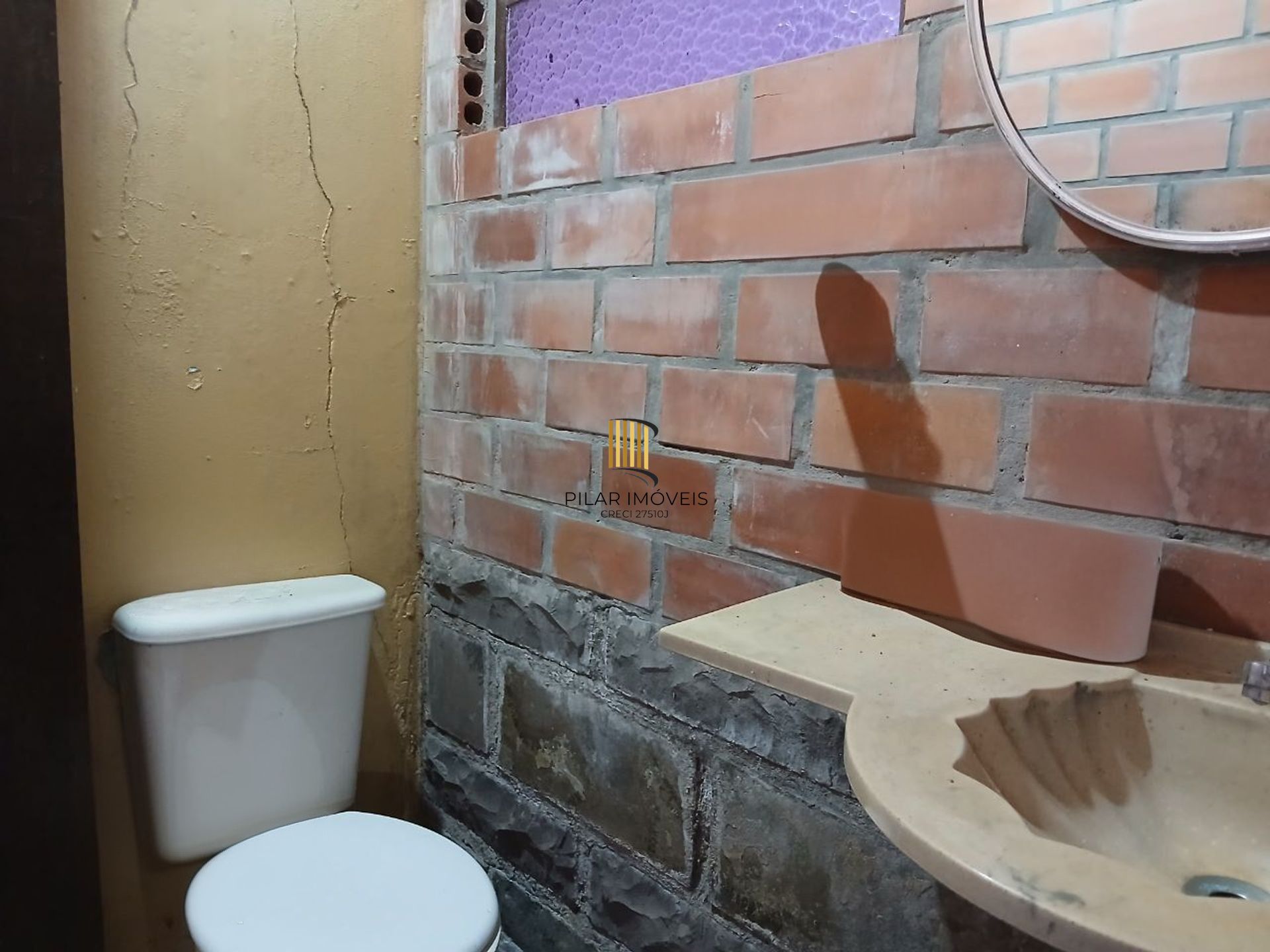 Casa de 3 dormitórios, piscina e 4 vagas de garagem em Canoas.