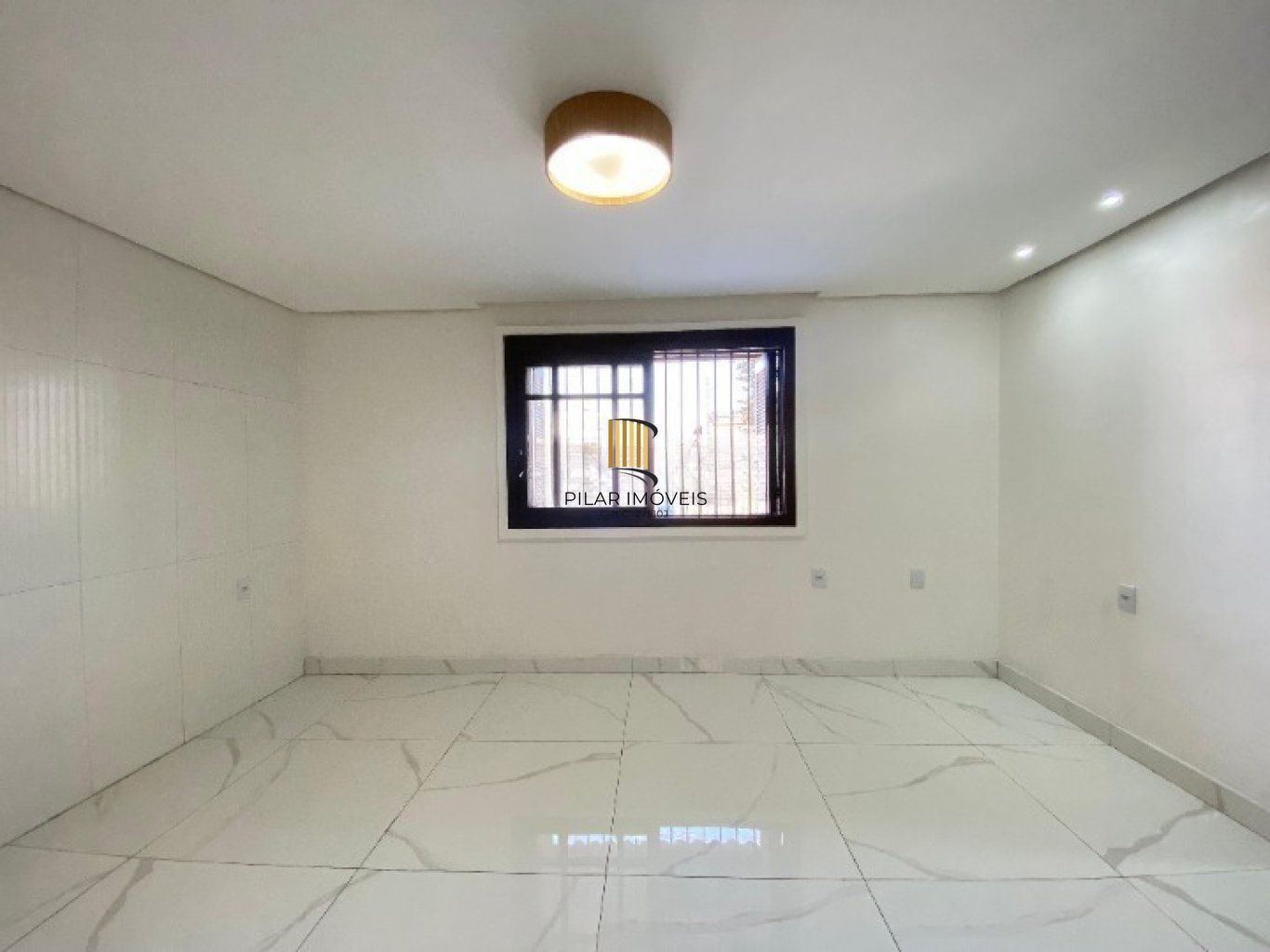 Casa com 3 Dormiórios, 2 vagas de garagem no bairro Harmonia em  Canoas.