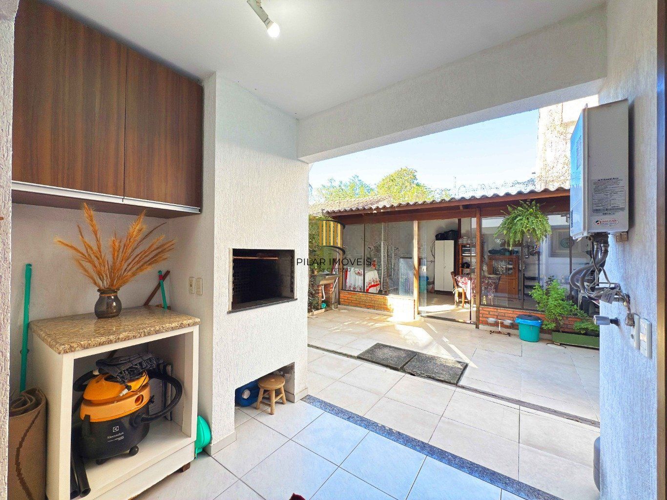 Casa semi mobiliada 3 quartos, suíte, 2 vagas no bairro Jardim Planalto
