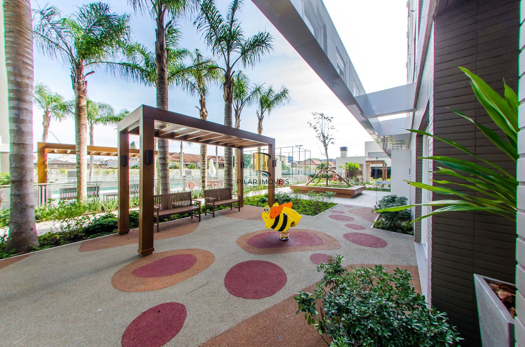 Apto. impecável semimobiliado em condomínio com lazer no Higienópolis