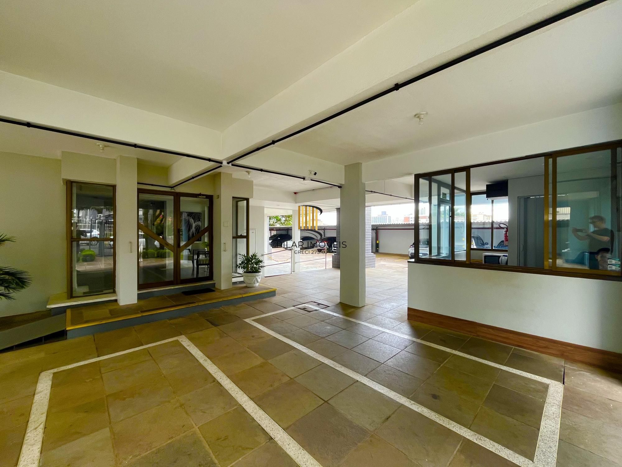 Apartamento semimobiliado em condomínio com infra de lazer no Cristo Redentor