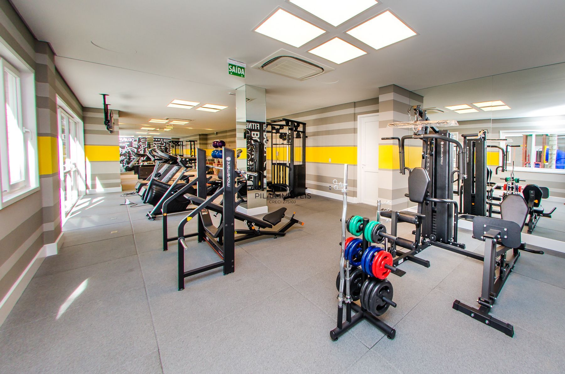 Apto. impecável semimobiliado em condomínio com lazer no Higienópolis