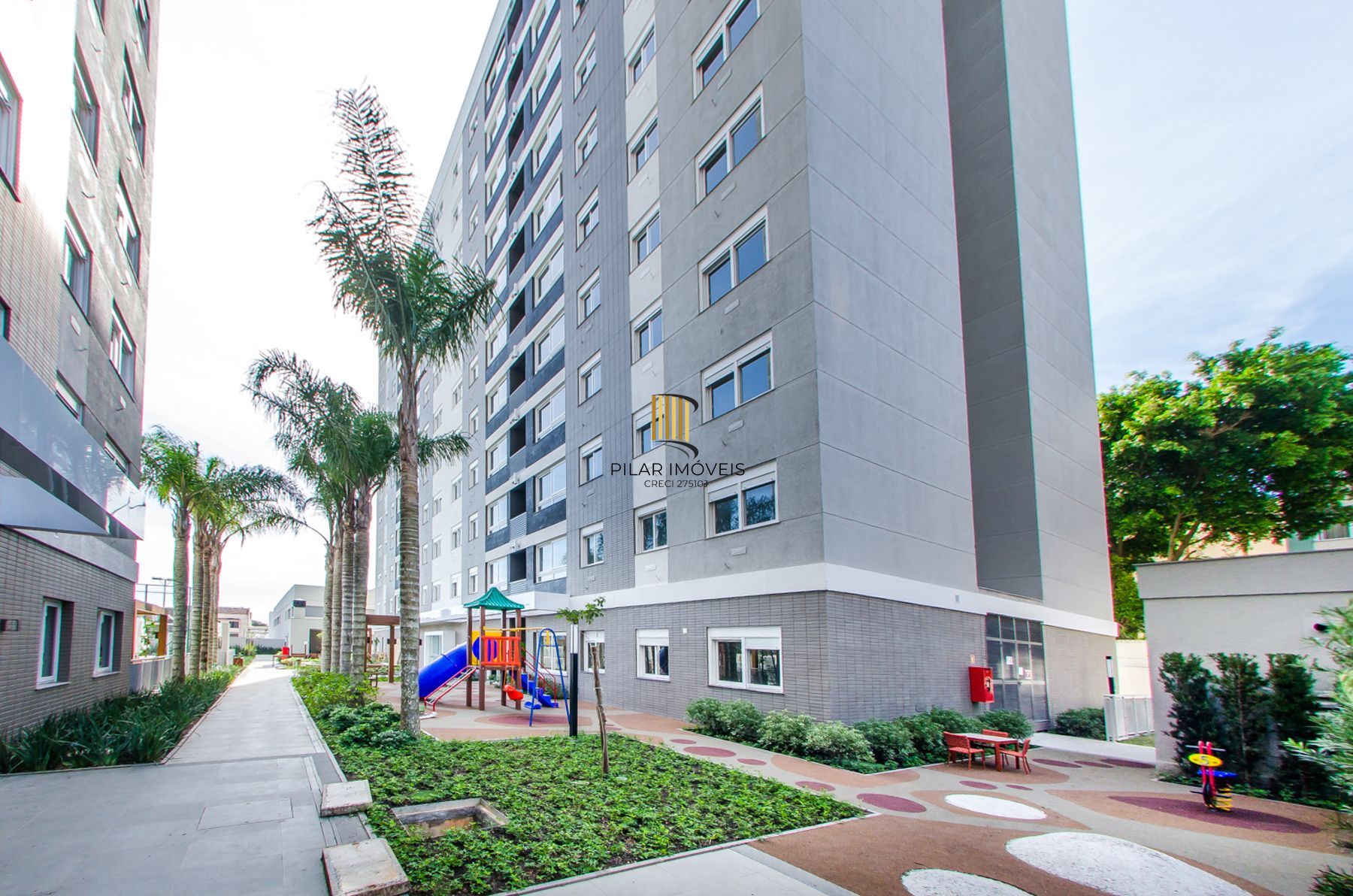 Apto. impecável semimobiliado em condomínio com lazer no Higienópolis