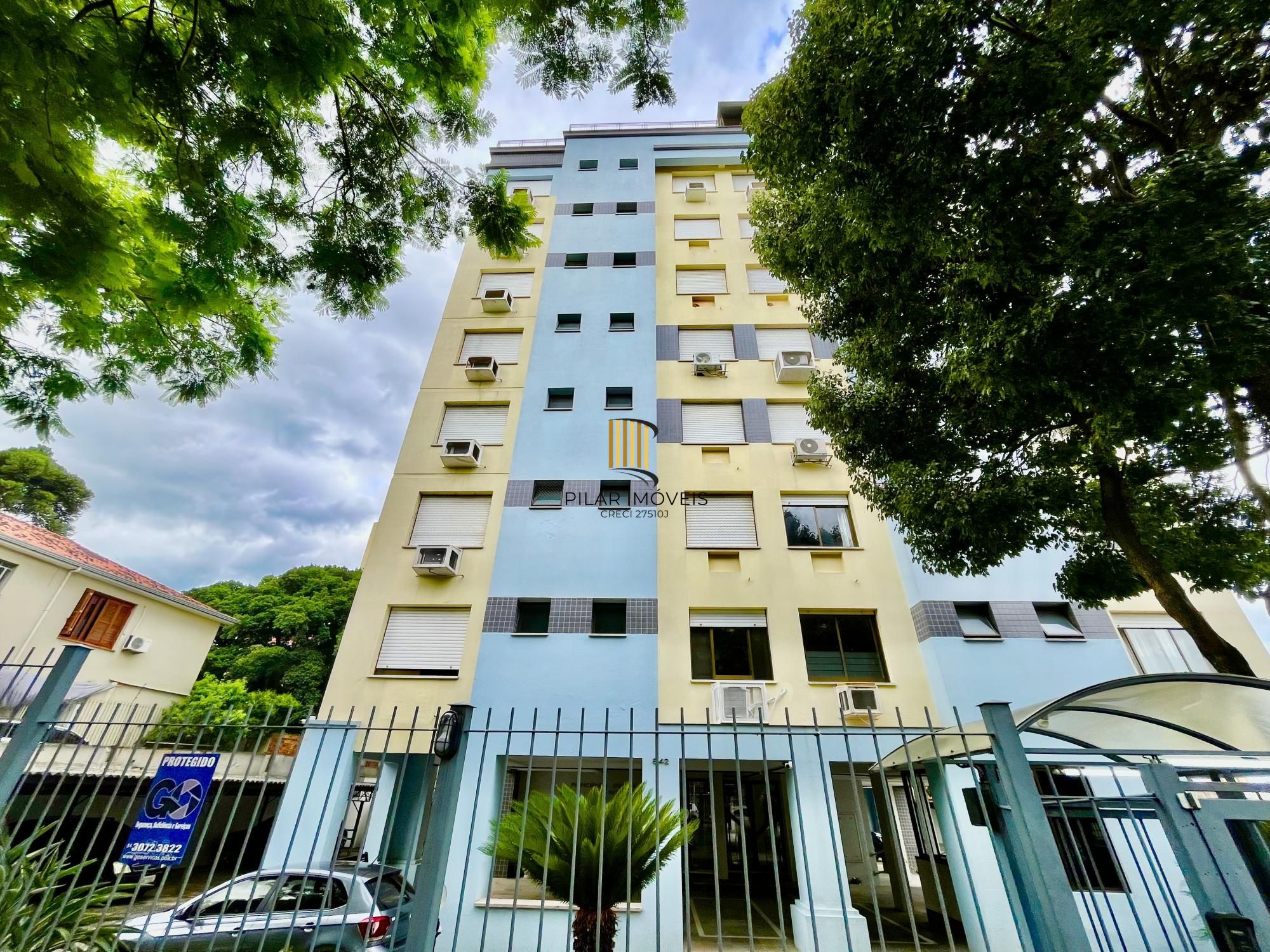 Apartamento semimobiliado em condomínio com infra de lazer no Cristo Redentor