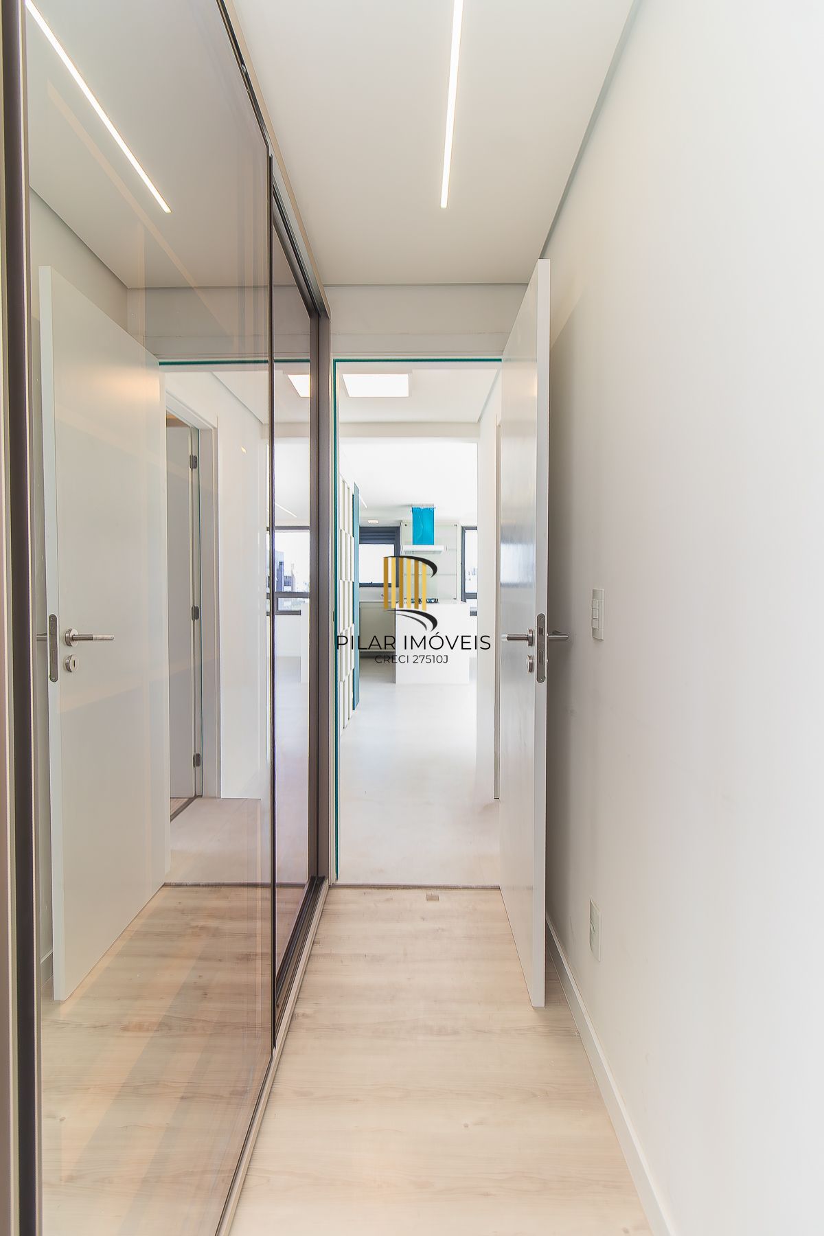 Incrível apartamento mobiliado 2 suítes novo no Menino Deus