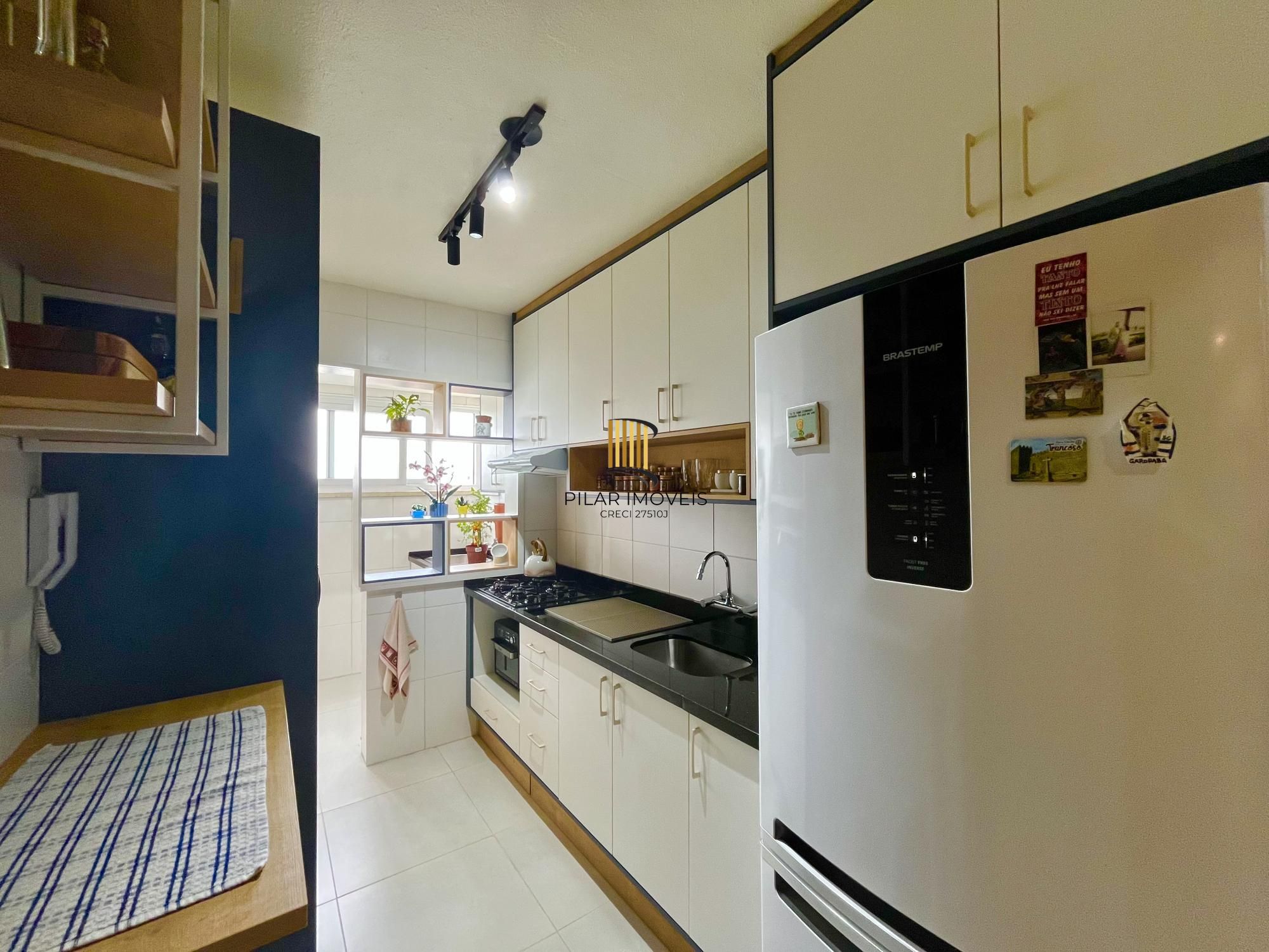 Apartamento semimobiliado em condomínio com infra de lazer no Cristo Redentor