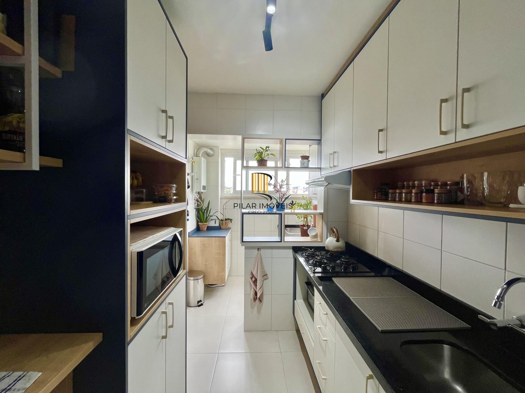 Apartamento semimobiliado em condomínio com infra de lazer no Cristo Redentor