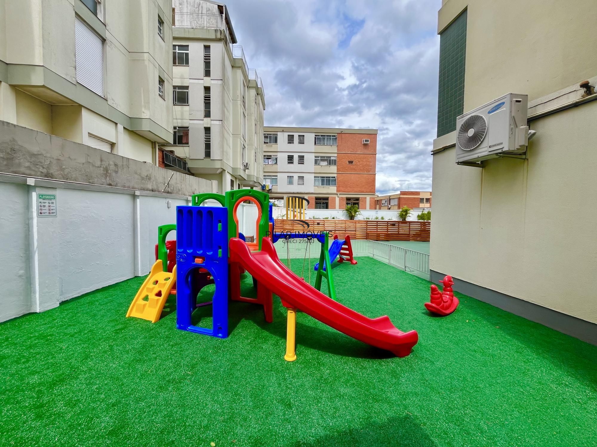 Apartamento semimobiliado em condomínio com infra de lazer no Cristo Redentor