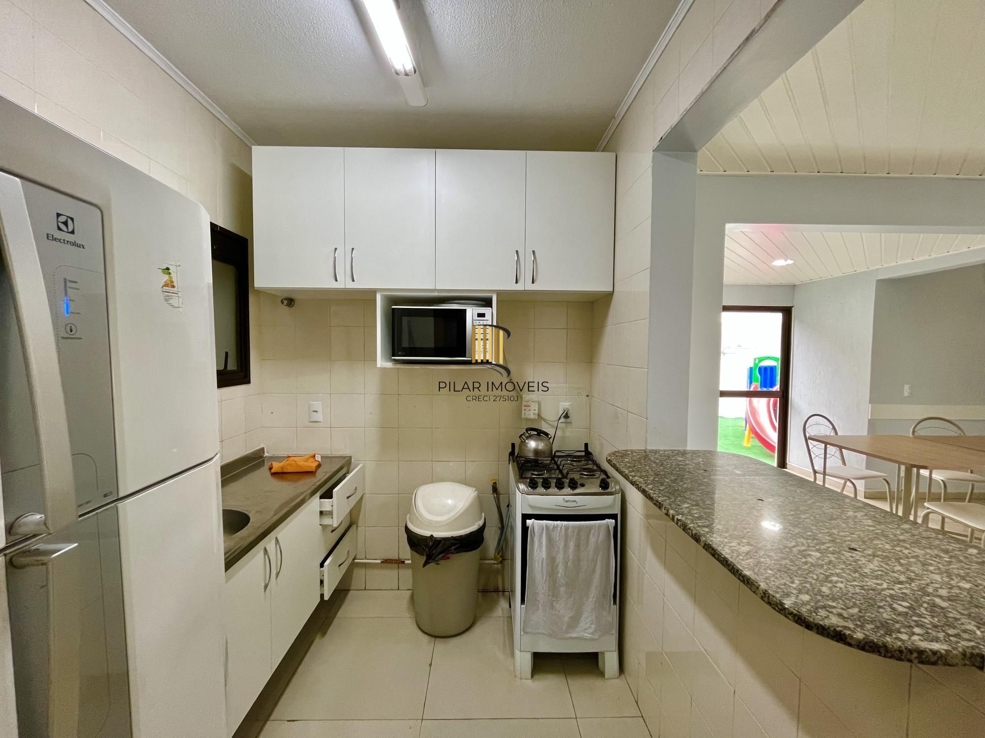 Apartamento semimobiliado em condomínio com infra de lazer no Cristo Redentor