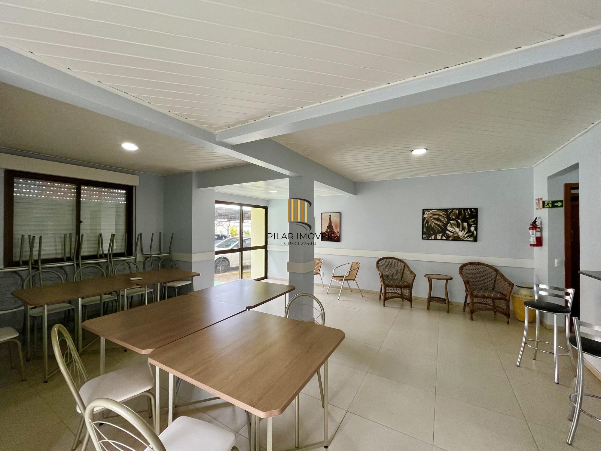 Apartamento semimobiliado em condomínio com infra de lazer no Cristo Redentor