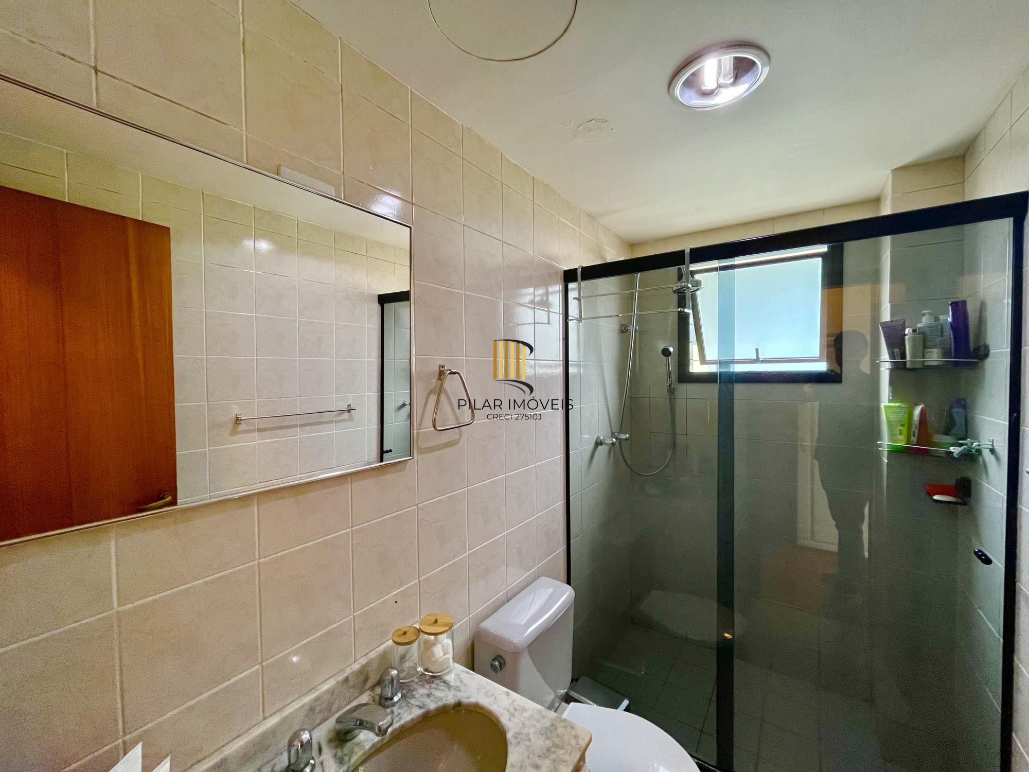 Apartamento semimobiliado em condomínio com infra de lazer no Cristo Redentor