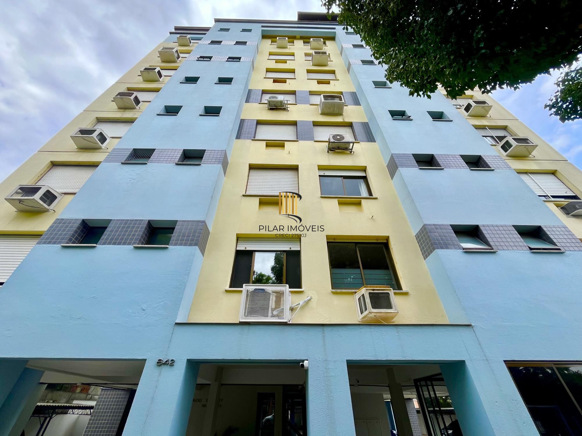 Apartamento semimobiliado em condomínio com infra de lazer no Cristo Redentor