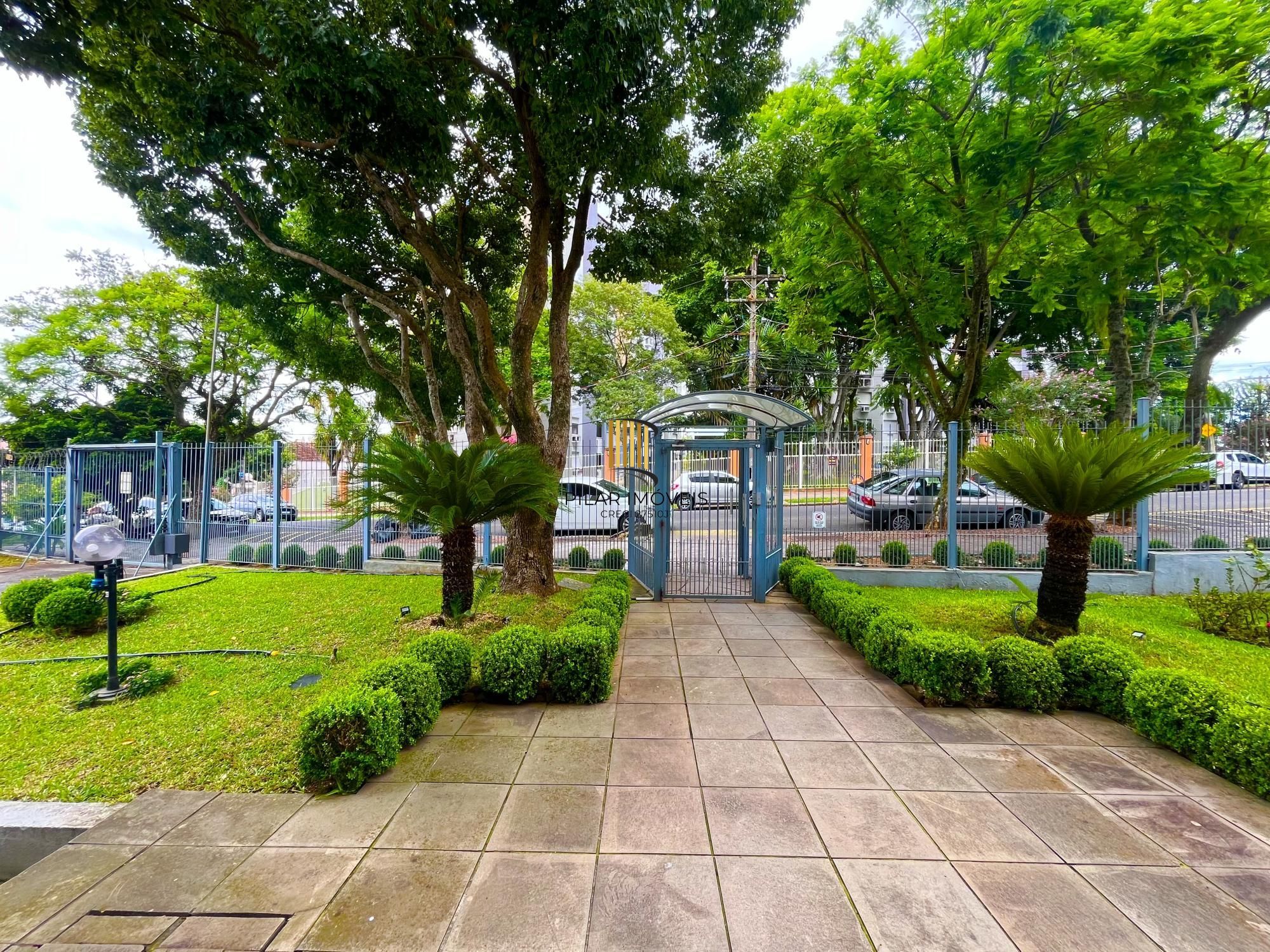 Apartamento semimobiliado em condomínio com infra de lazer no Cristo Redentor