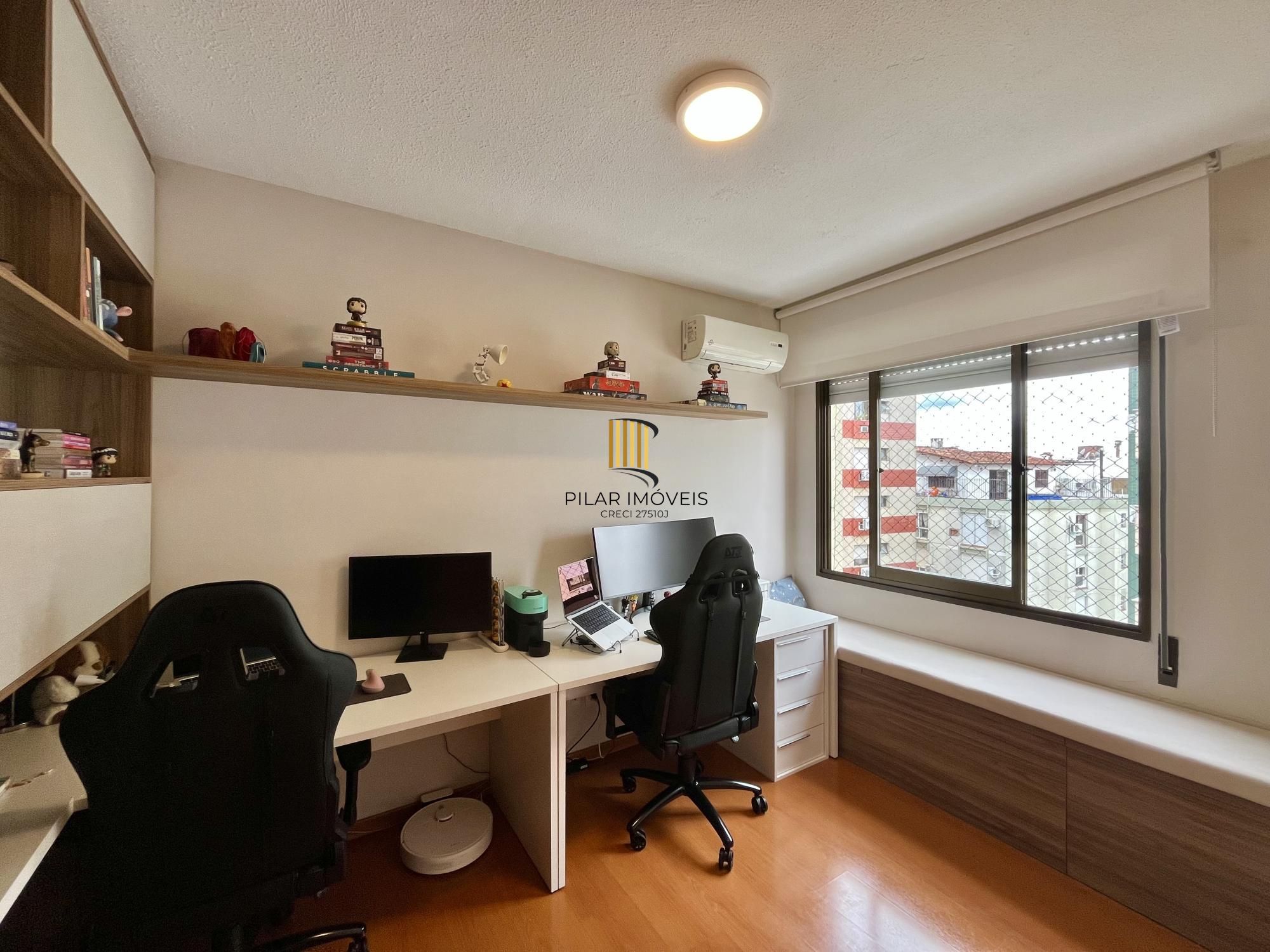 Apartamento semimobiliado em condomínio com infra de lazer no Cristo Redentor