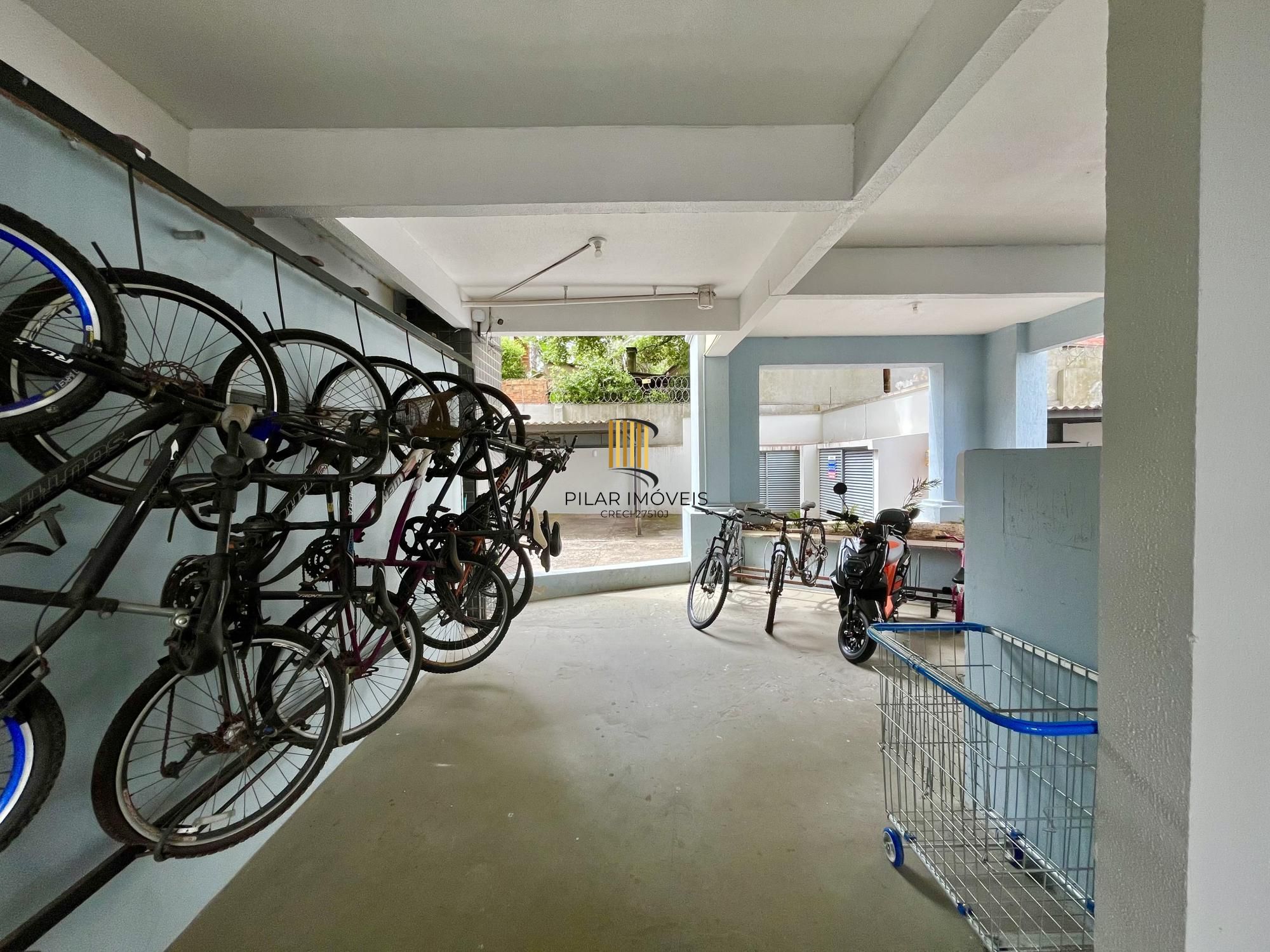 Apartamento semimobiliado em condomínio com infra de lazer no Cristo Redentor