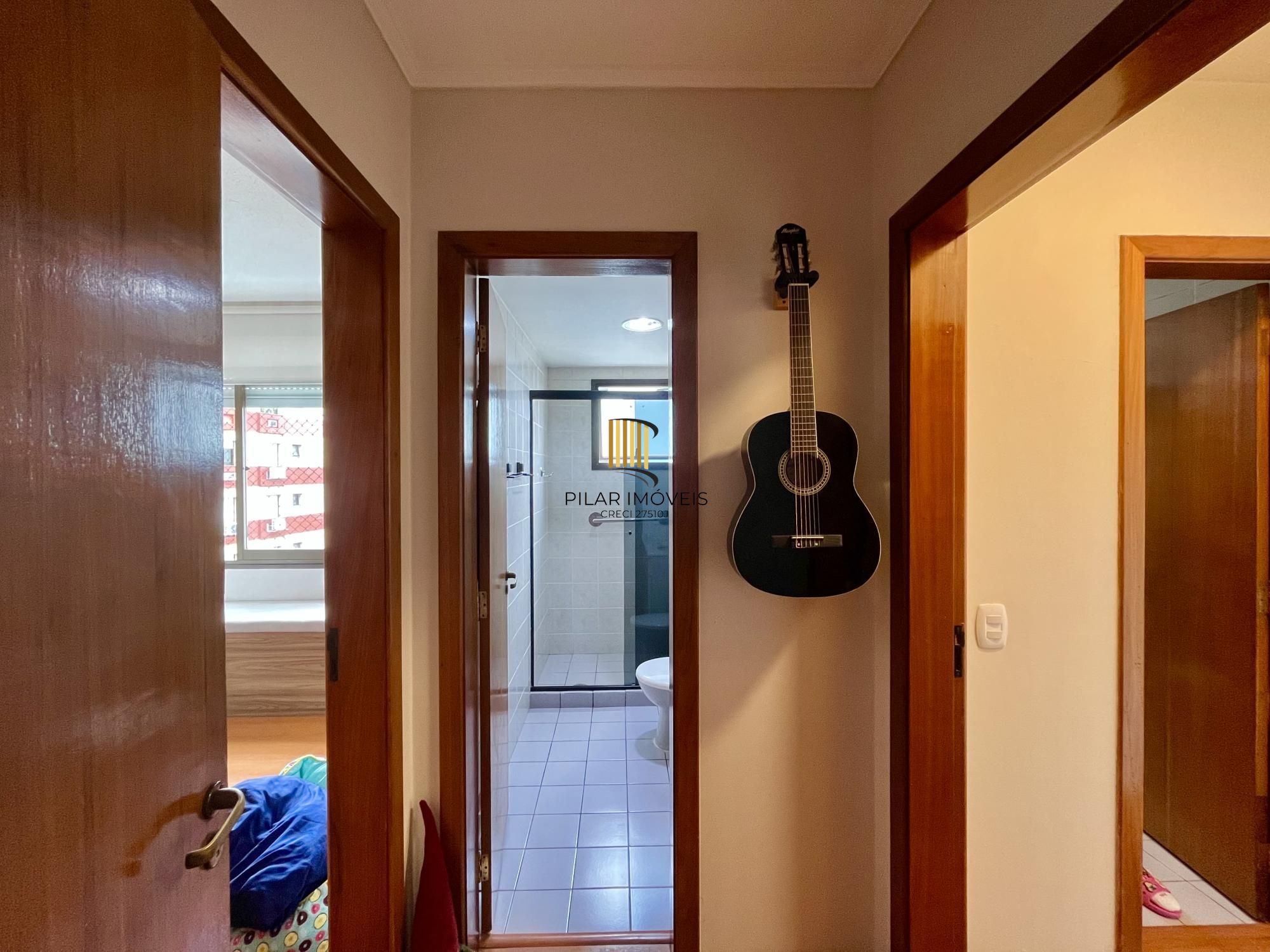 Apartamento semimobiliado em condomínio com infra de lazer no Cristo Redentor