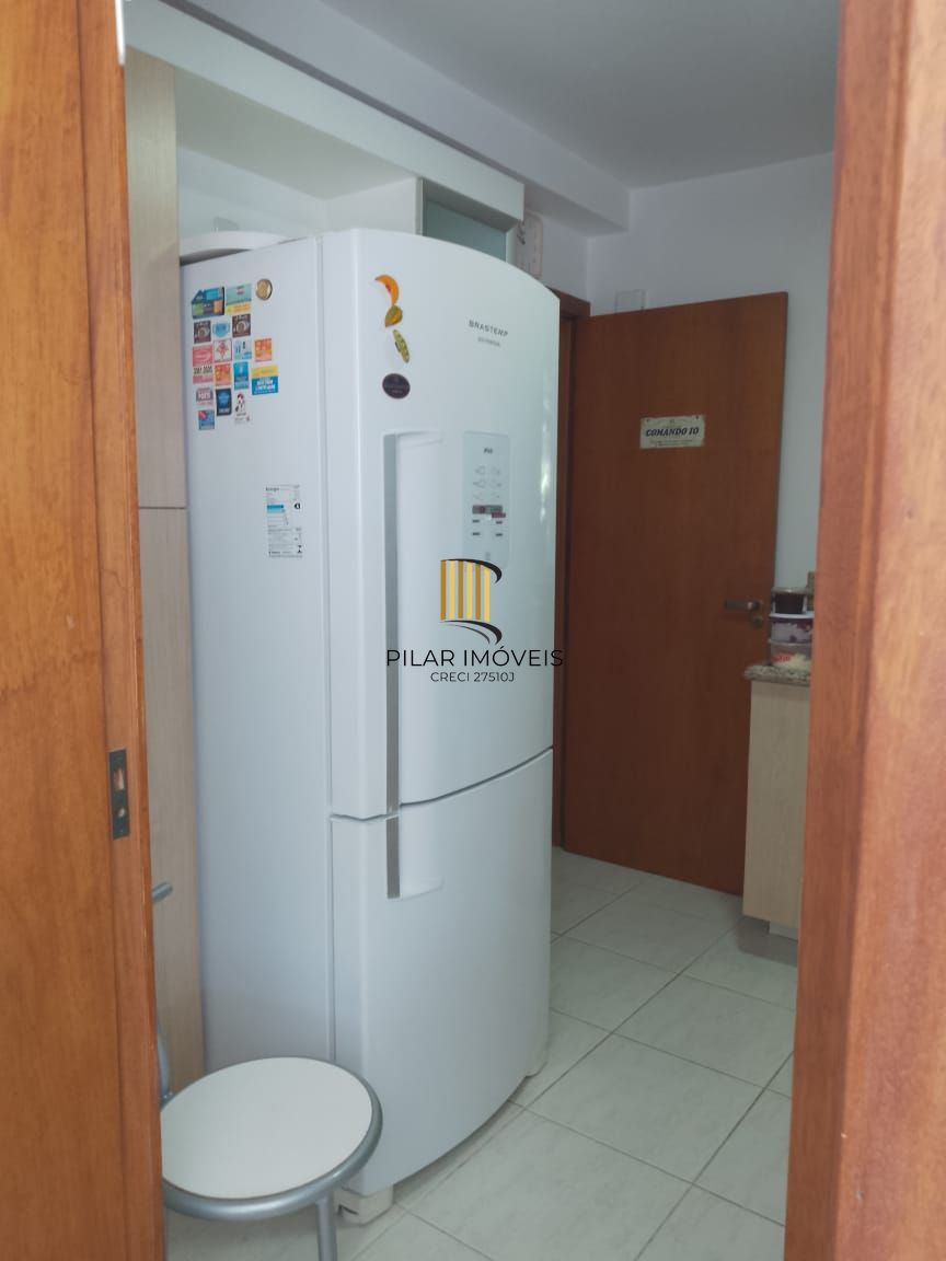 Apartamento no bairro Tristeza, com 2 dormitórios, suíte, vaga para 2 carros