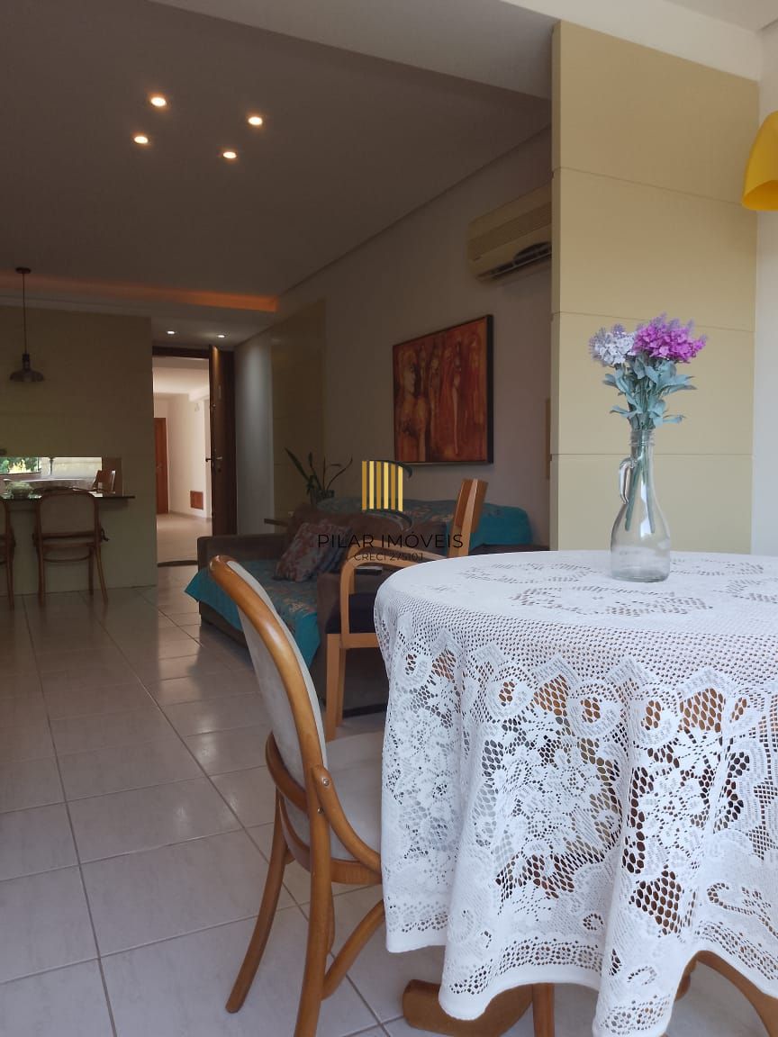 Apartamento no bairro Tristeza, com 2 dormitórios, suíte, vaga para 2 carros