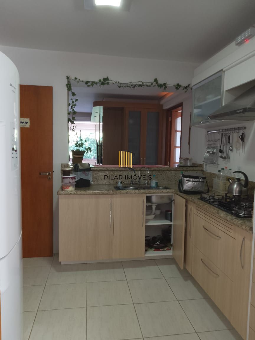 Apartamento no bairro Tristeza, com 2 dormitórios, suíte, vaga para 2 carros