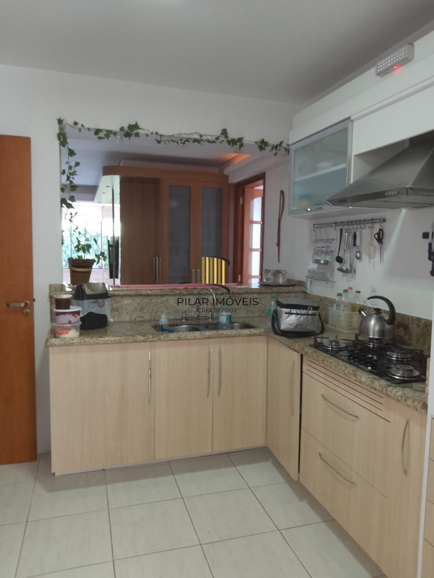 Apartamento no bairro Tristeza, com 2 dormitórios, suíte, vaga para 2 carros