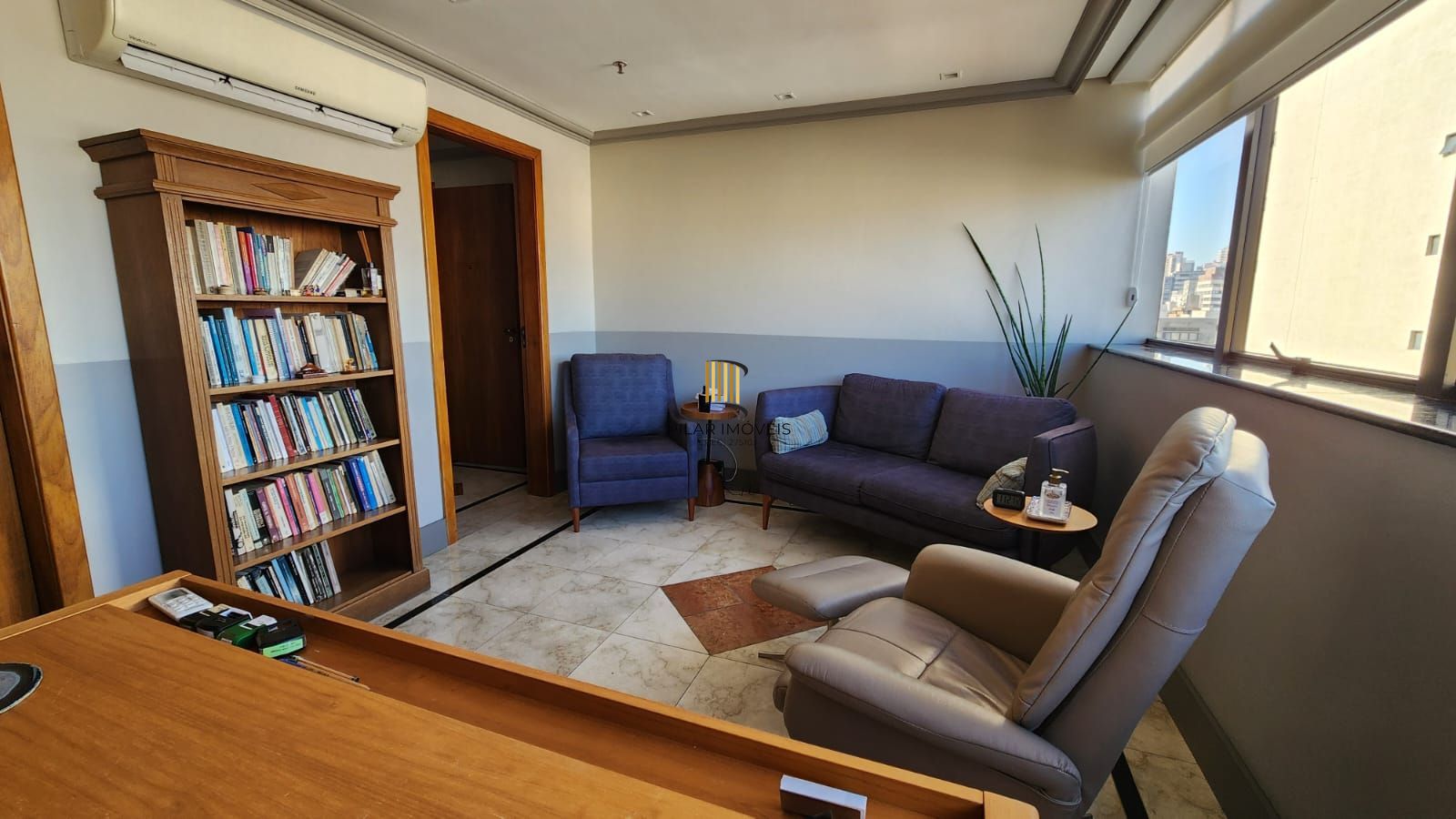 Sala comercial com vaga de garagem no bairro Moinhos de Vento