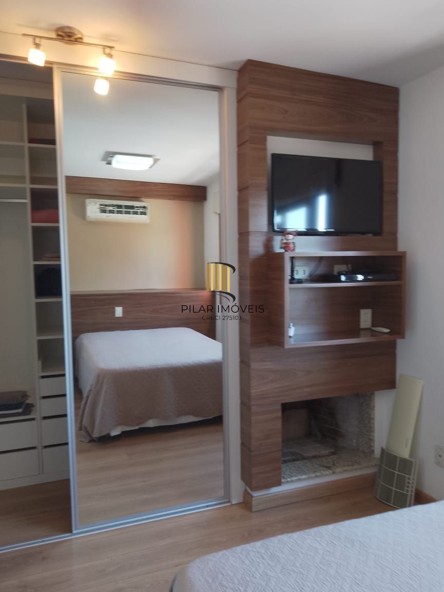 Apartamento no bairro Tristeza, com 2 dormitórios, suíte, vaga para 2 carros